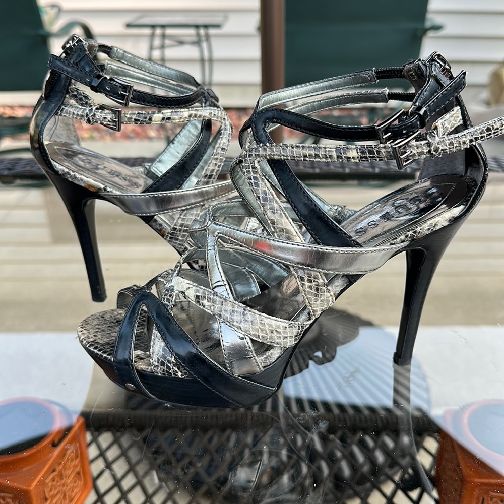 GUESS PLATFORM HEELS
